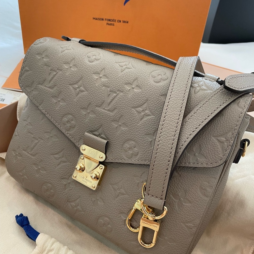 ❌SOLD❌ Louis Vuitton Pochette Métis Empreinte
